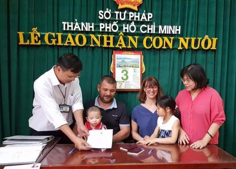THỦ TỤC NGƯỜI NƯỚC NGOÀI NHẬN CON NUÔI TẠI VIỆT NAM